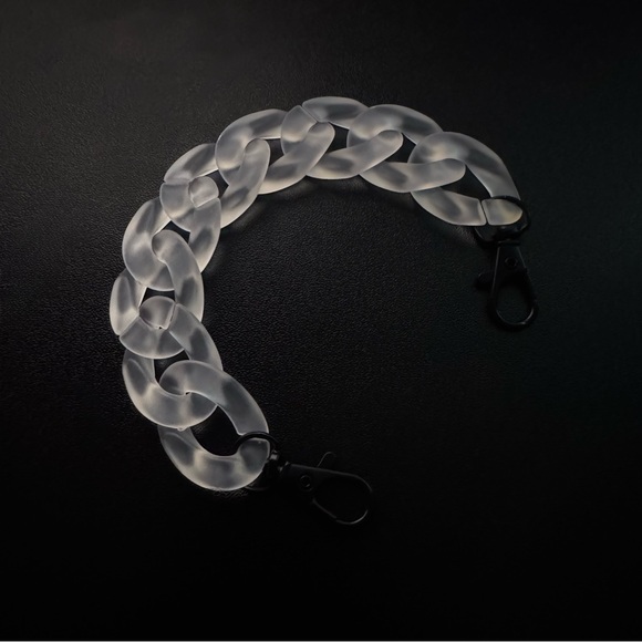 Jewelry - Frosted Chain Bracelet 8”